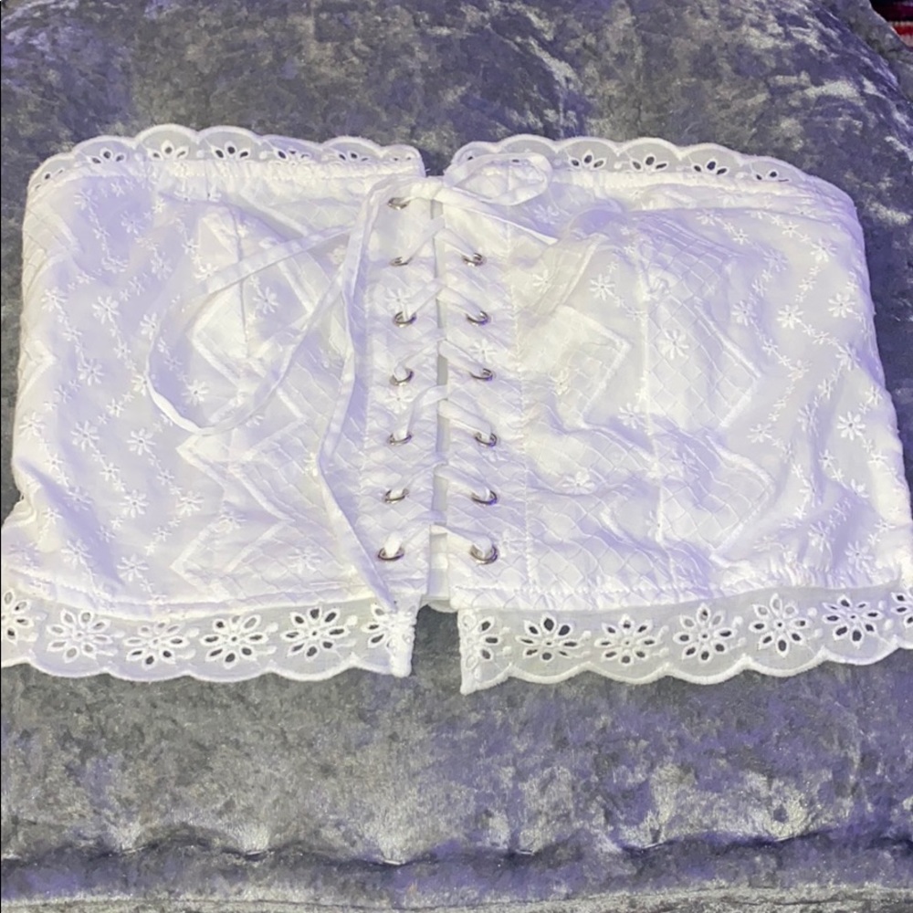 NWOT Summer daisy crop top